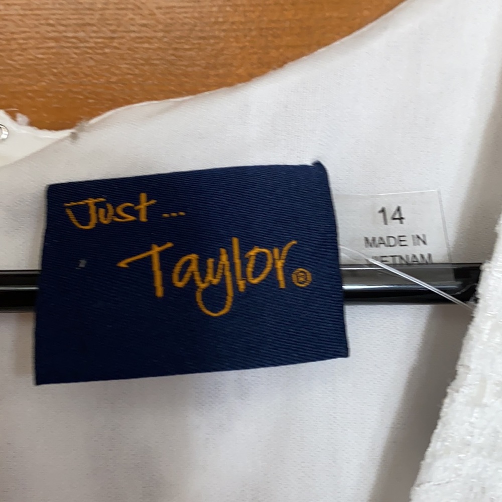 JUST...TAYLOR IVORY DRESS - Picture 4 of 8
